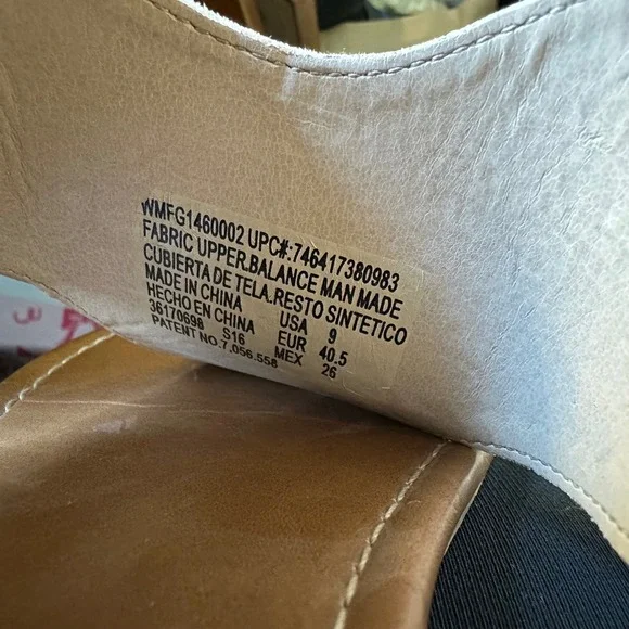 Faded Glory Women's Thong Sandals Beige Rhinestone Embellished Casual Size 9 - Picture 3 of 4